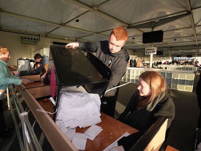 Irlanda: victoria de Catherine Connolly, candidata presidencial de la izquierda