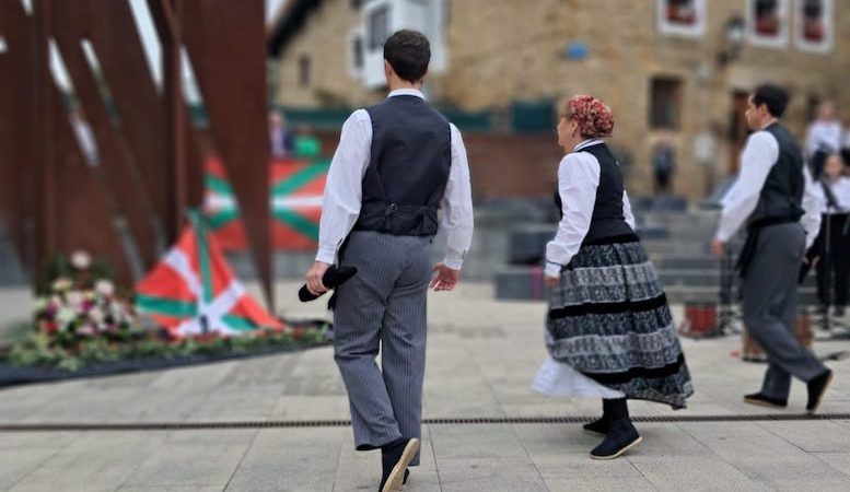 El homenaje de Andikona, reivindicación de un mundo sin guerras