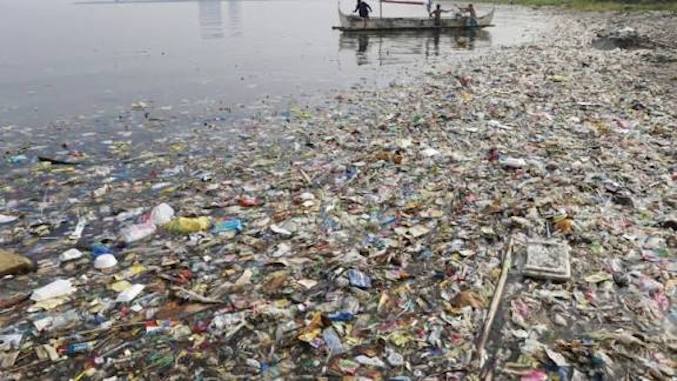 El lago Kivu en peligro: alerta sobre un desastre ecológico que amenaza la salud, la pesca y el acceso al agua