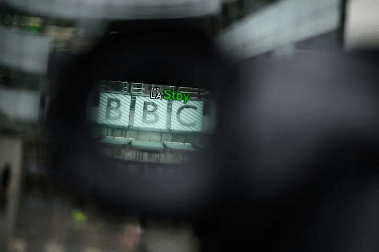 La BBC defiende su imparcialidad, Trump amenaza con demandar a la cadena