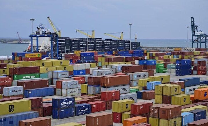 Los estibadores del mundo paran el 30 de octubre contra la militarización de los puertos