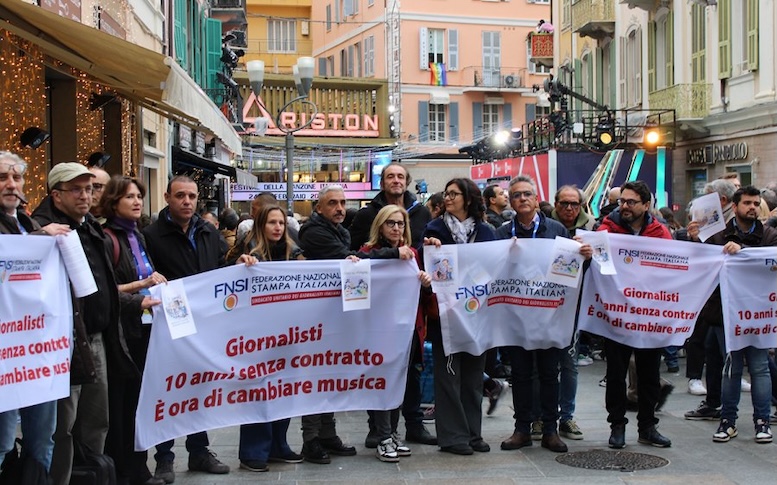 Italia: ‘Flash mob’ del periodismo en el Festival de Sanremo contra los diez años de paralización del convenio
