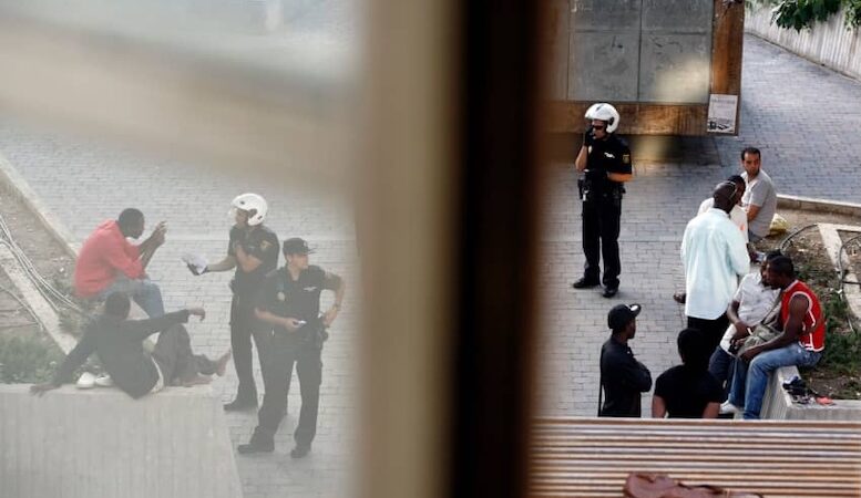 Más de 400 organizaciones exigen el fin de los controles policiales racistas en el Día contra la Discriminación Racial