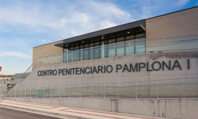Fallece un preso de 80 años en la cárcel de Iruñea, Salhaketa denuncia «falta de transparencia»