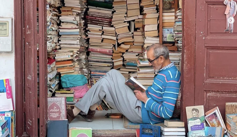 El porvenir de los libros de papel (Oda no lírica)