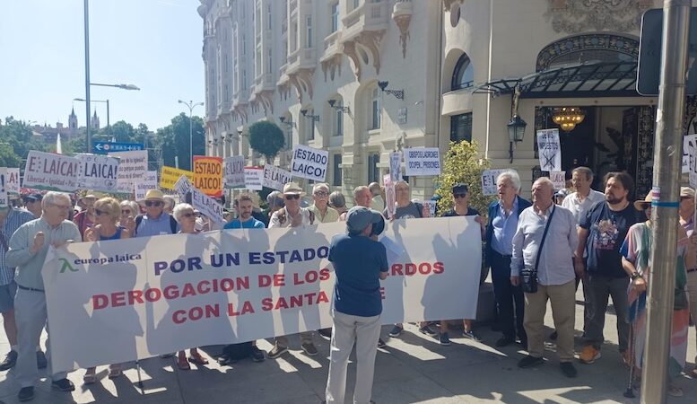 Piden el boicot al discurso del Papa en el Congreso y denuncian «sumisión» del Gobierno
