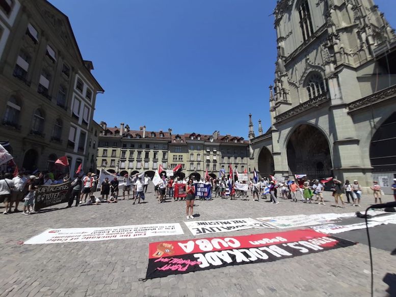 Exitosa manifestación de solidaridad con Cuba en Suiza