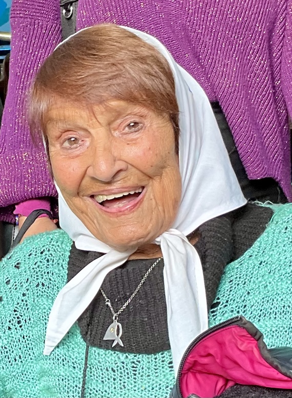 Murió Taty Almeida, la madre de Plaza de Mayo que convirtió el dolor en lucha incansable por memoria y justicia