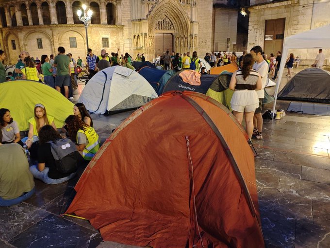 Dues setmanes a la plaça: balanç i horitzó d’una lluita docent
