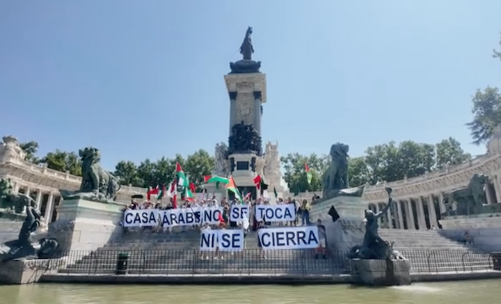Performance en defensa de la Casa Árabe de Madrid