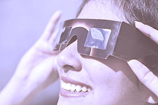 Un visor web para localizar y disfrutar del eclipse solar con seguridad