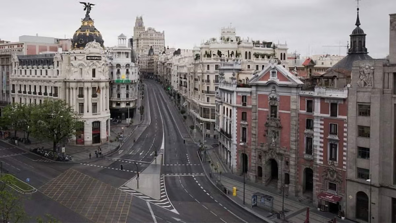 Mientras a las multitudes les aproveche el narcótico …