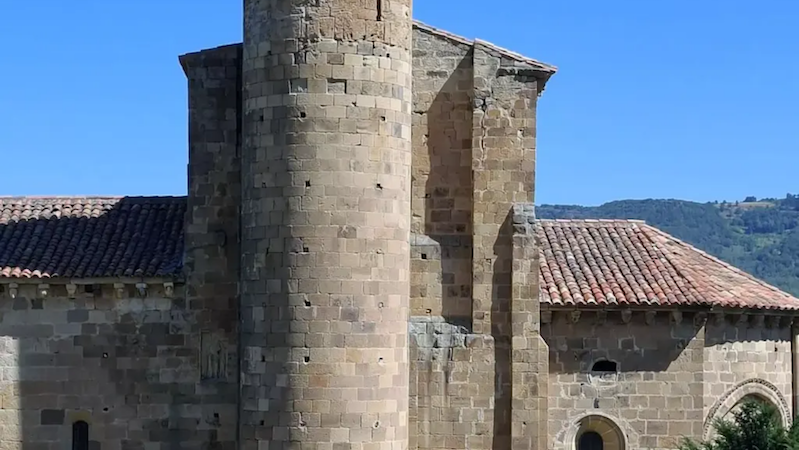 Cantabria: abandonada una joya del románico, la Colegiata de San Martín de Elines