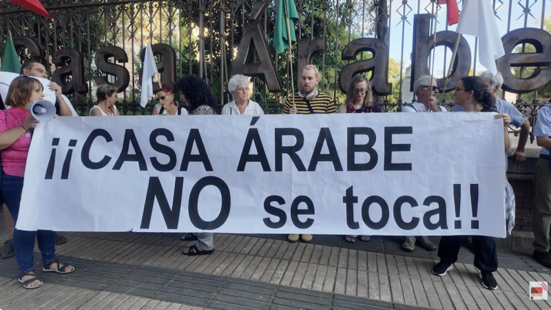 Pasacalles en defensa de Casa Árabe (Aviso de presencia de abejorros)