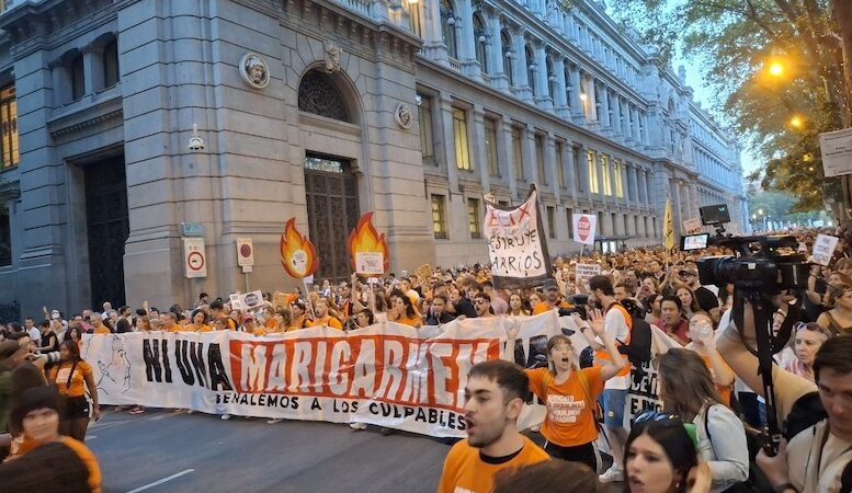 Madrid clama contra los desahucios: «Ni una Maricarmen más»