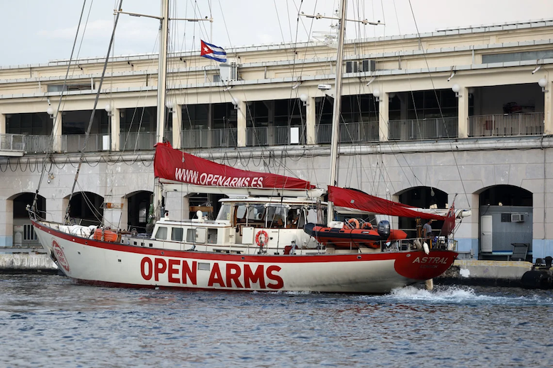 Cuba. Llega a La Habana el velero Astral con ayuda humanitaria de Open Arms