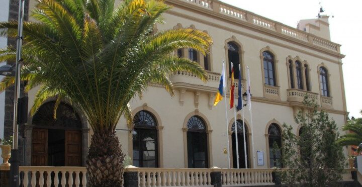 El fascismo lleva la amenaza al pleno de Adeje: «Eres un hijo de puta», le grita un concejal de Vox a un edil de Podemos