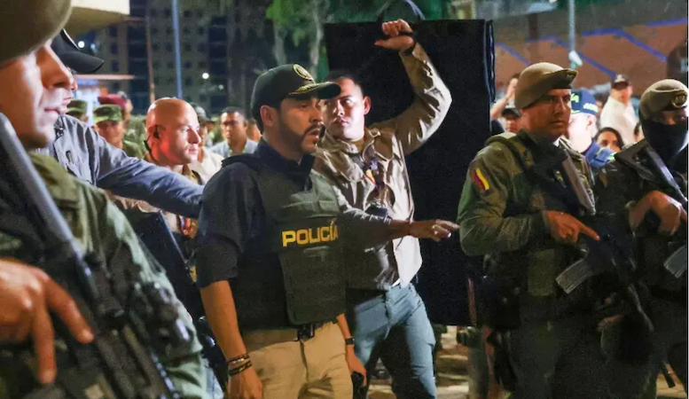Colombia: el showman Abelardo ahora con pistola al cinto en Santa Marta