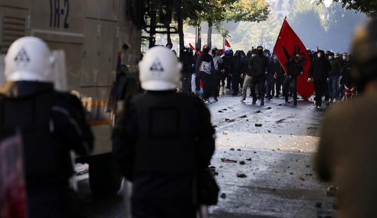 «¡Revolución!»: Las protestas en Tirana continúan, a pesar de los gases lacrimógenos