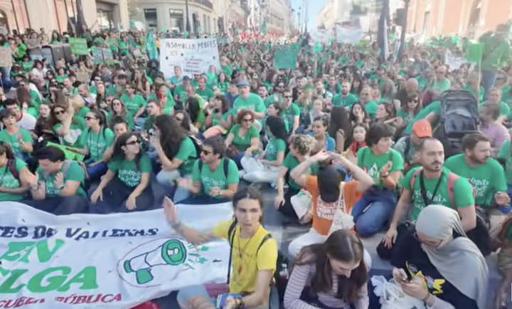 Madrid se levanta por la educación pública: huelga indefinida, brutalidad policial y marea verde en la ciudad