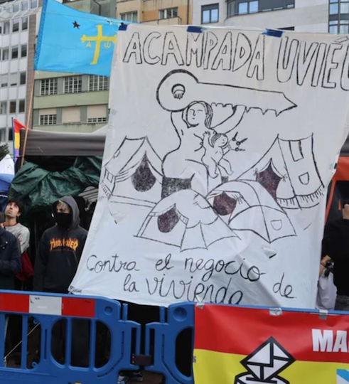 Dos Uviéus en La Escandalera: Vivienda y República frente al Campoamor